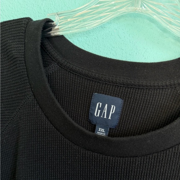 GAP Men's Waffle-Knit Raglan T-Shirt, Black - Picture 2 of 3
